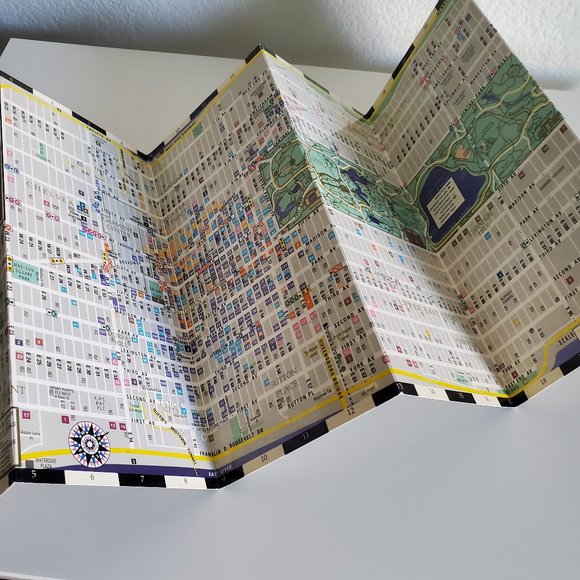 Streetwise Midtown Manhattan Laminated Street Map - Picture 2 of 3